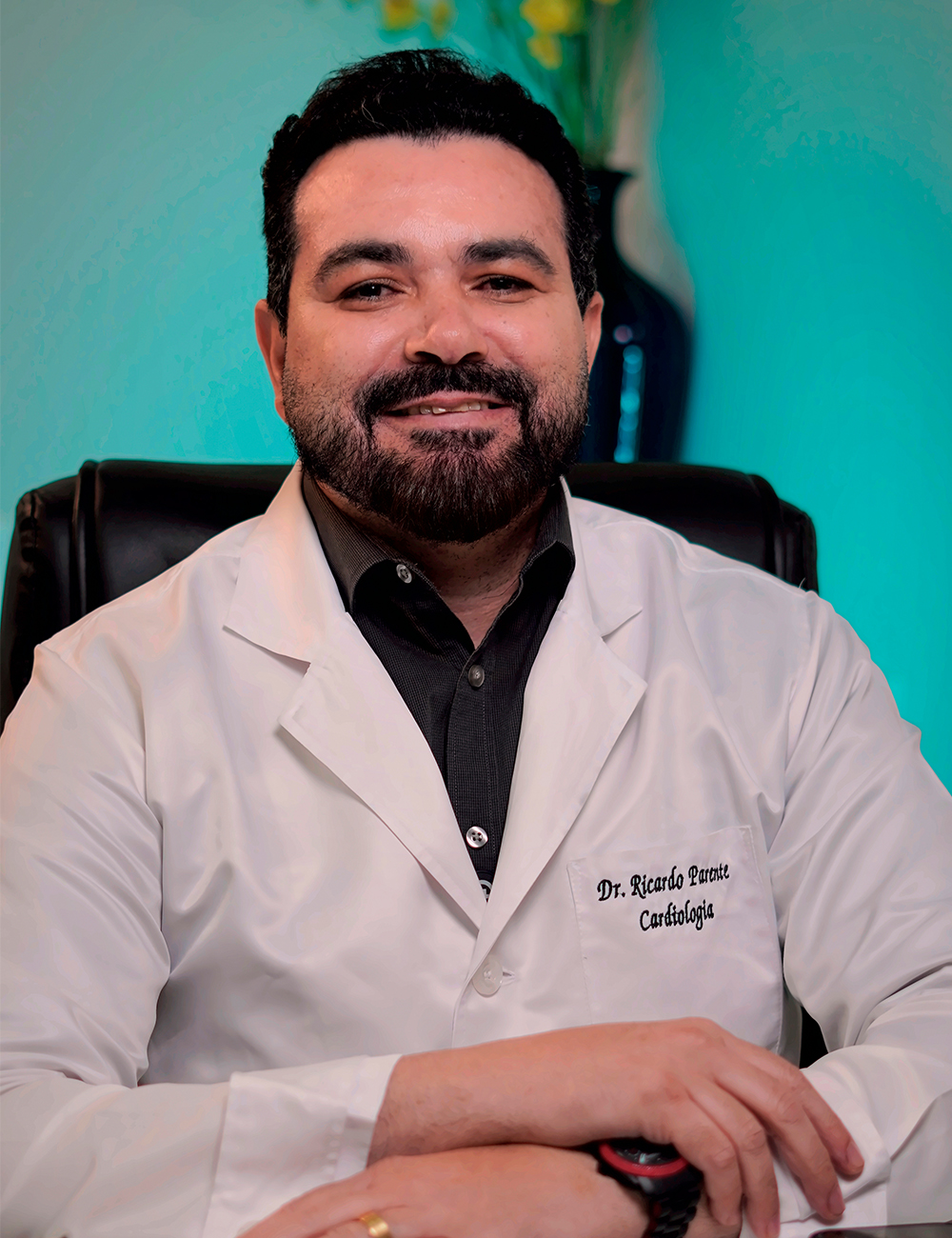 Dr. Ricardo Parente em seu consultório